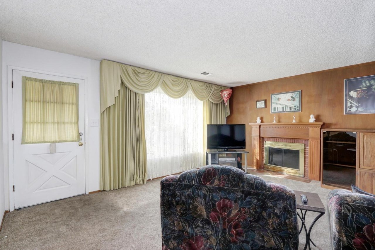 2448 Northview Dr