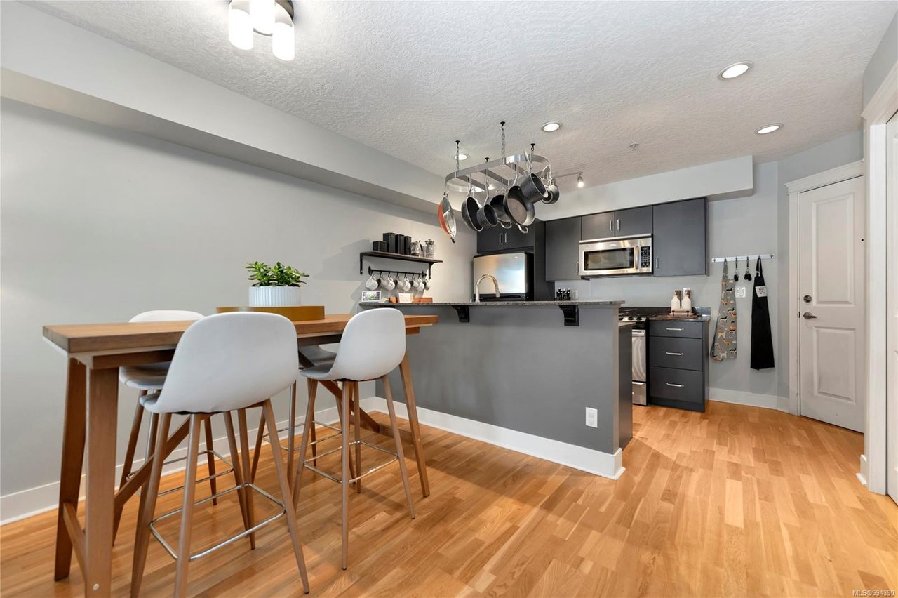 204-2717 Peatt Rd