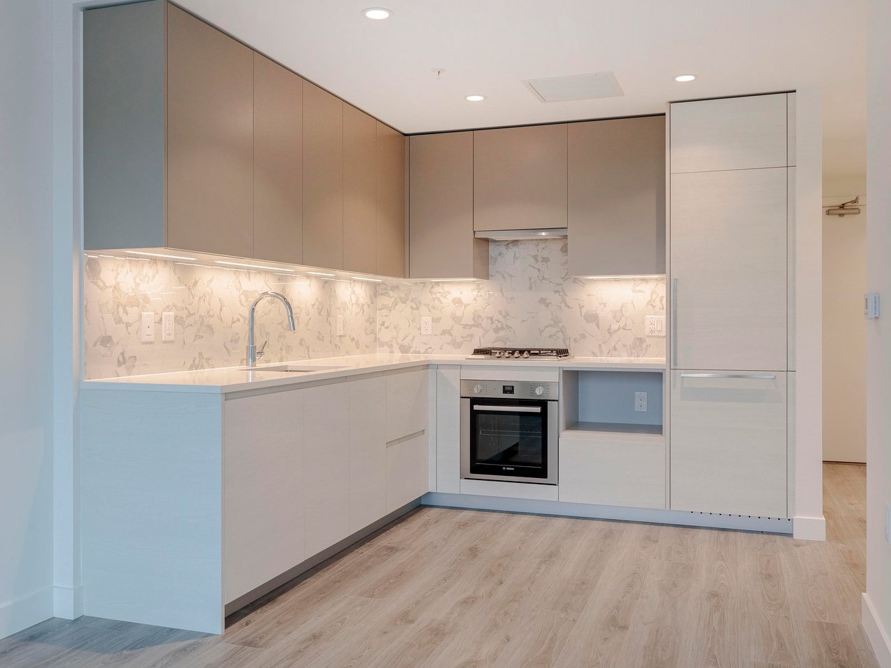 1106-8188 Fraser St