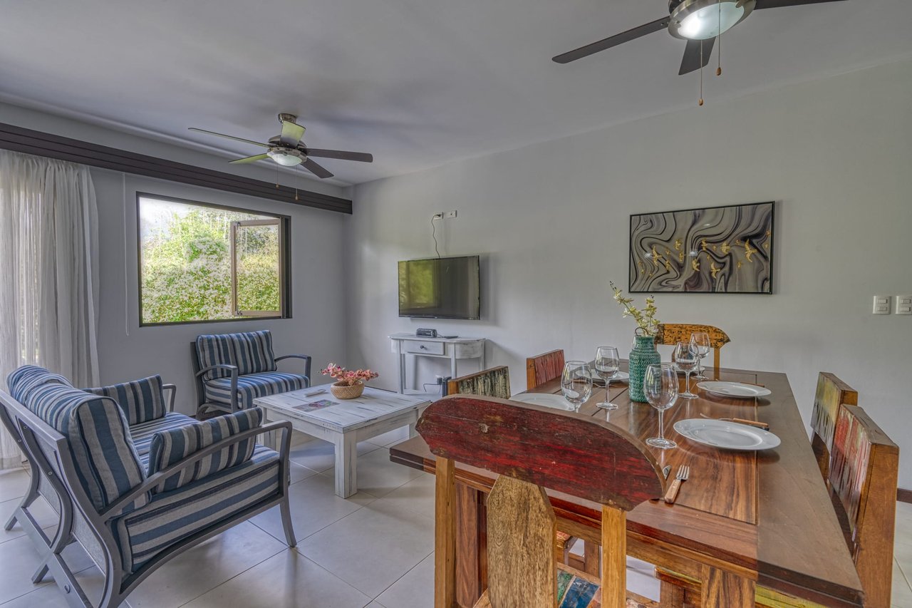 3 BEDROOM MODERN HOME WITH POOL WALKING DISTANCE TO EVERYTHING IN UVITA