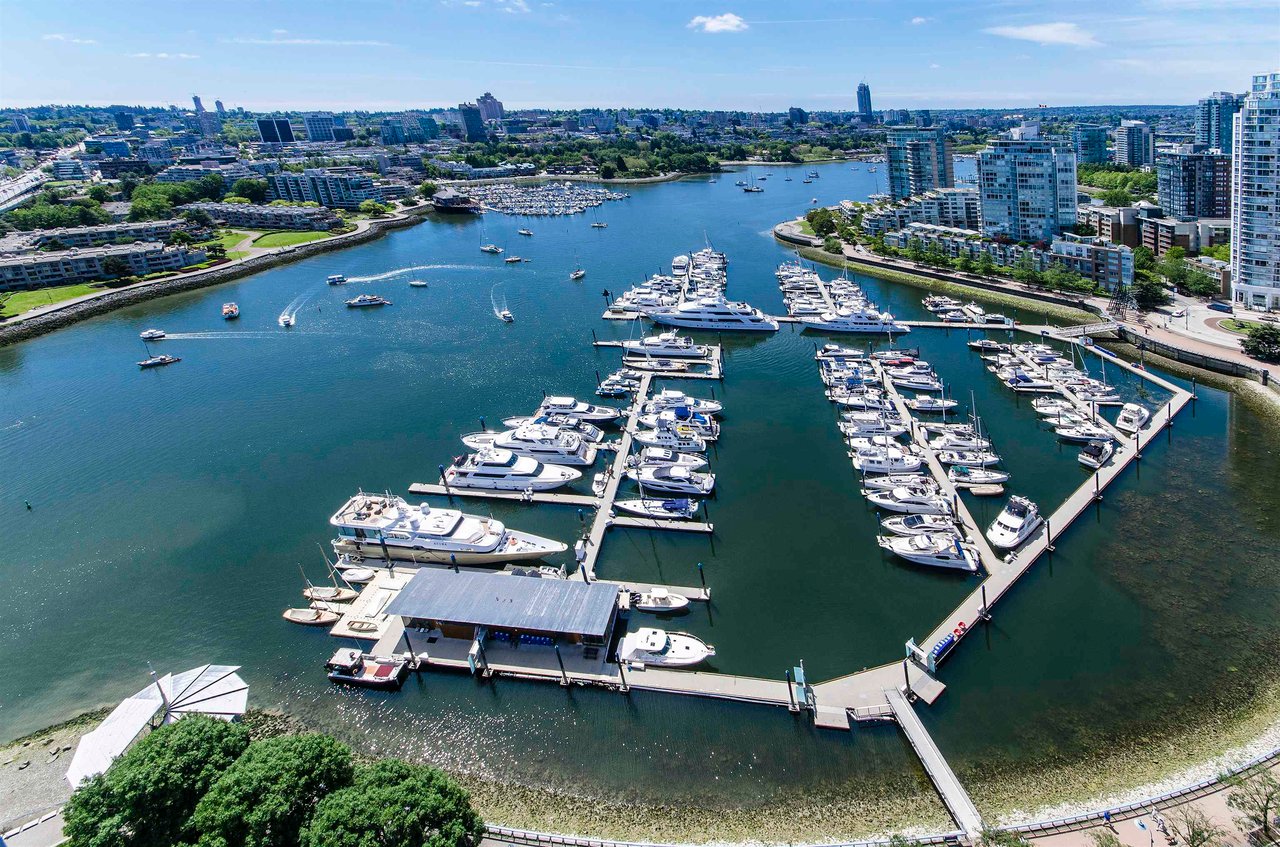 3207-1033 Marinaside Cres