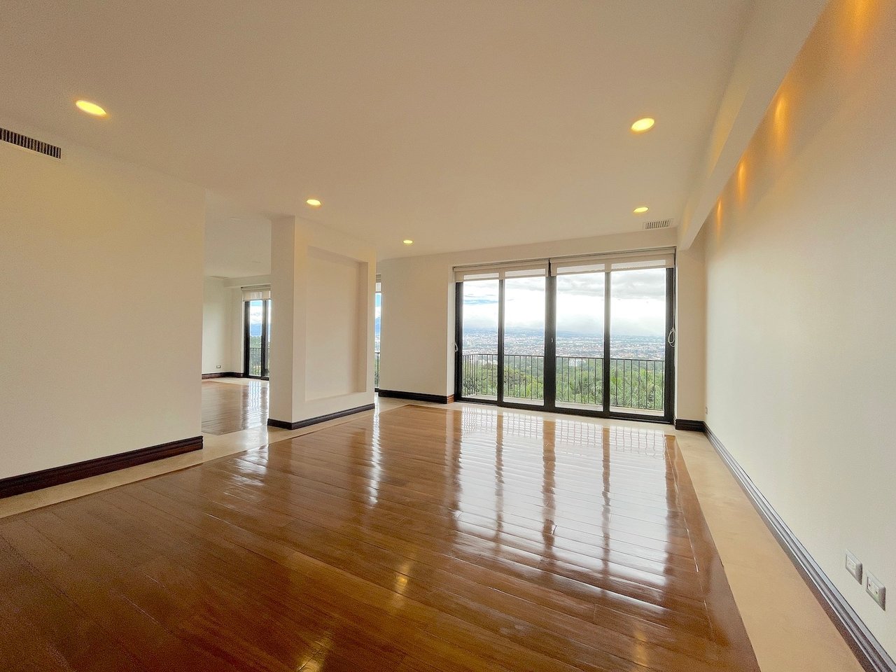 Panoramic Skyline View Condo, Escazu, San Jose