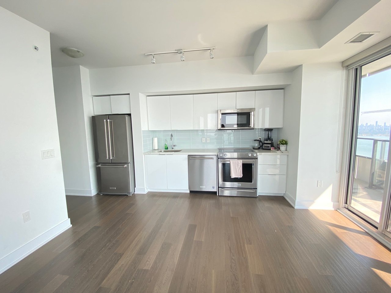 30 Shore Breeze Dr, Unit 4017