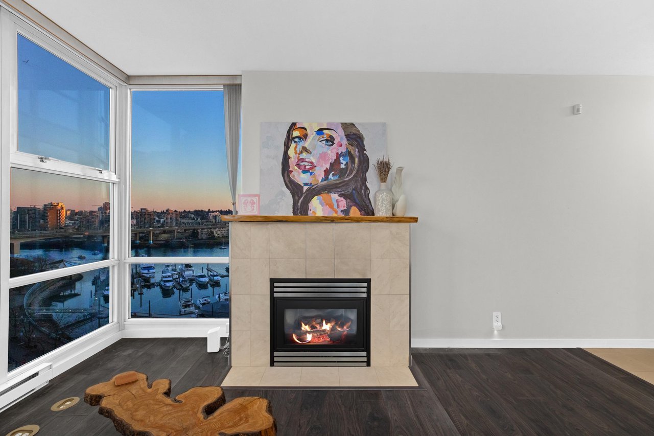 1003-1099 Marinaside Cres