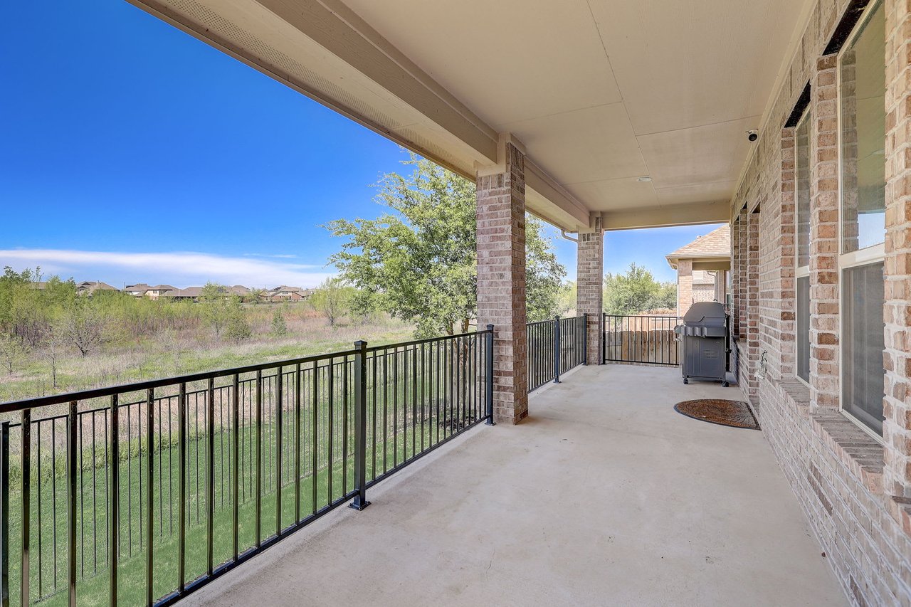 Charming single-story home in the desirable Paloma Lake in RR that backs to a greenbelt!