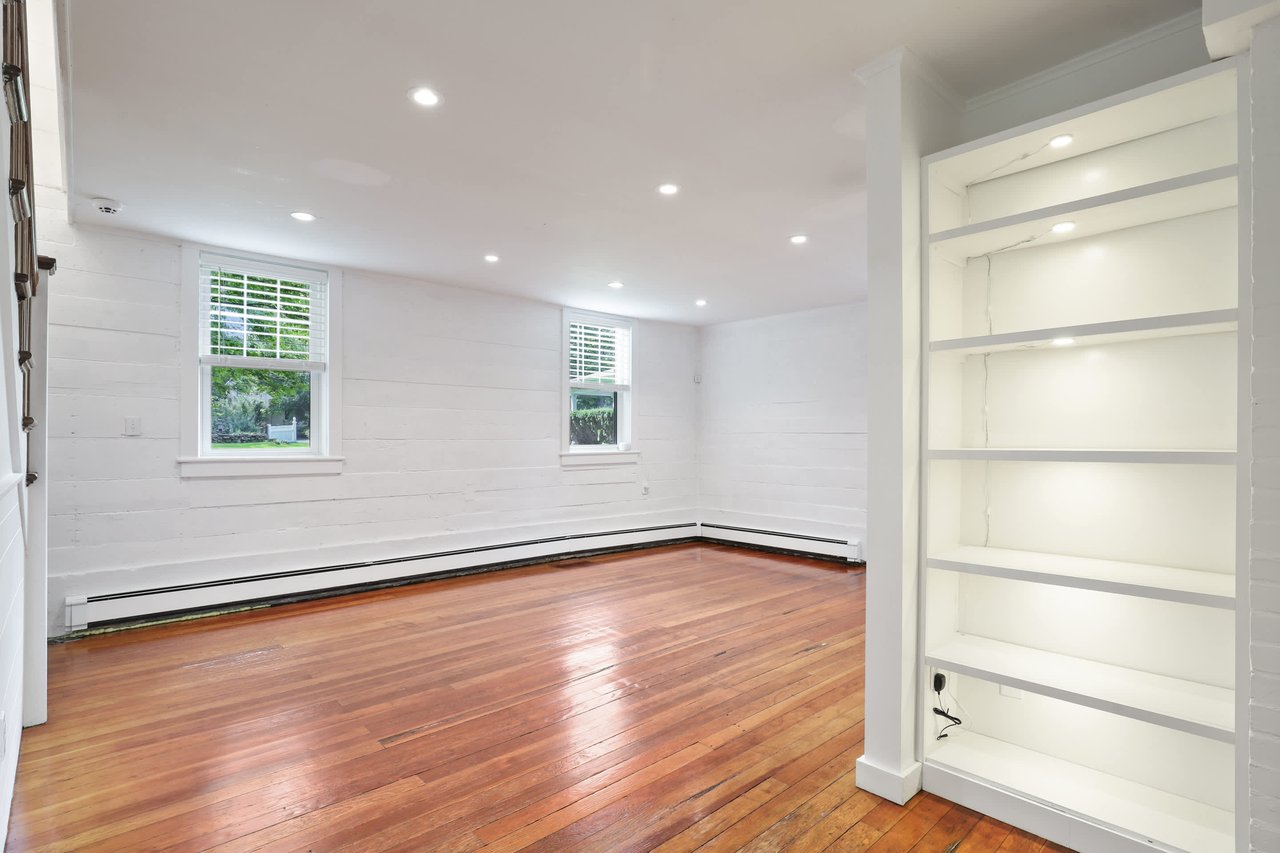 14 West Lane