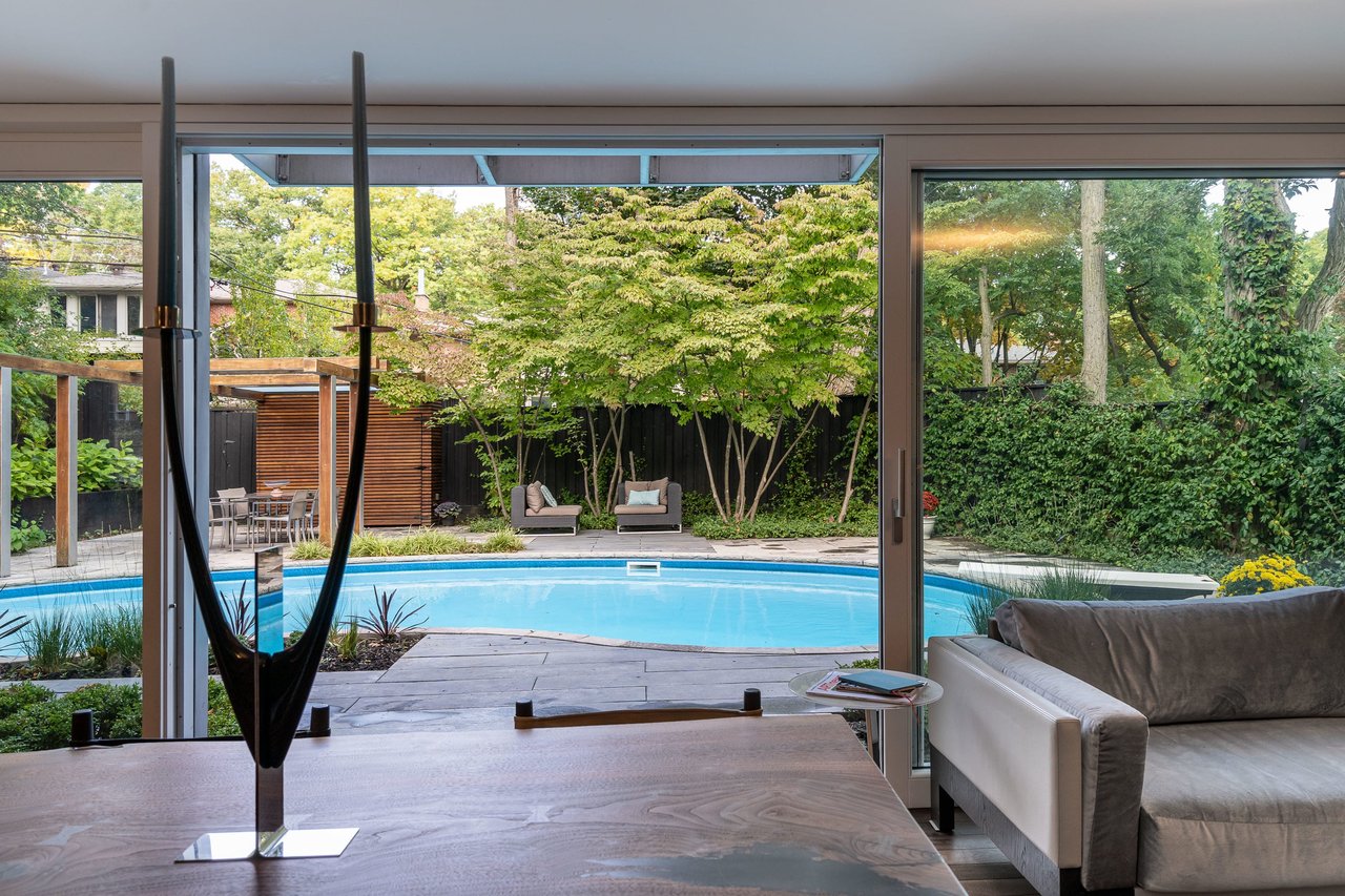 Modern Masterpiece has Pool to 'Dive' For