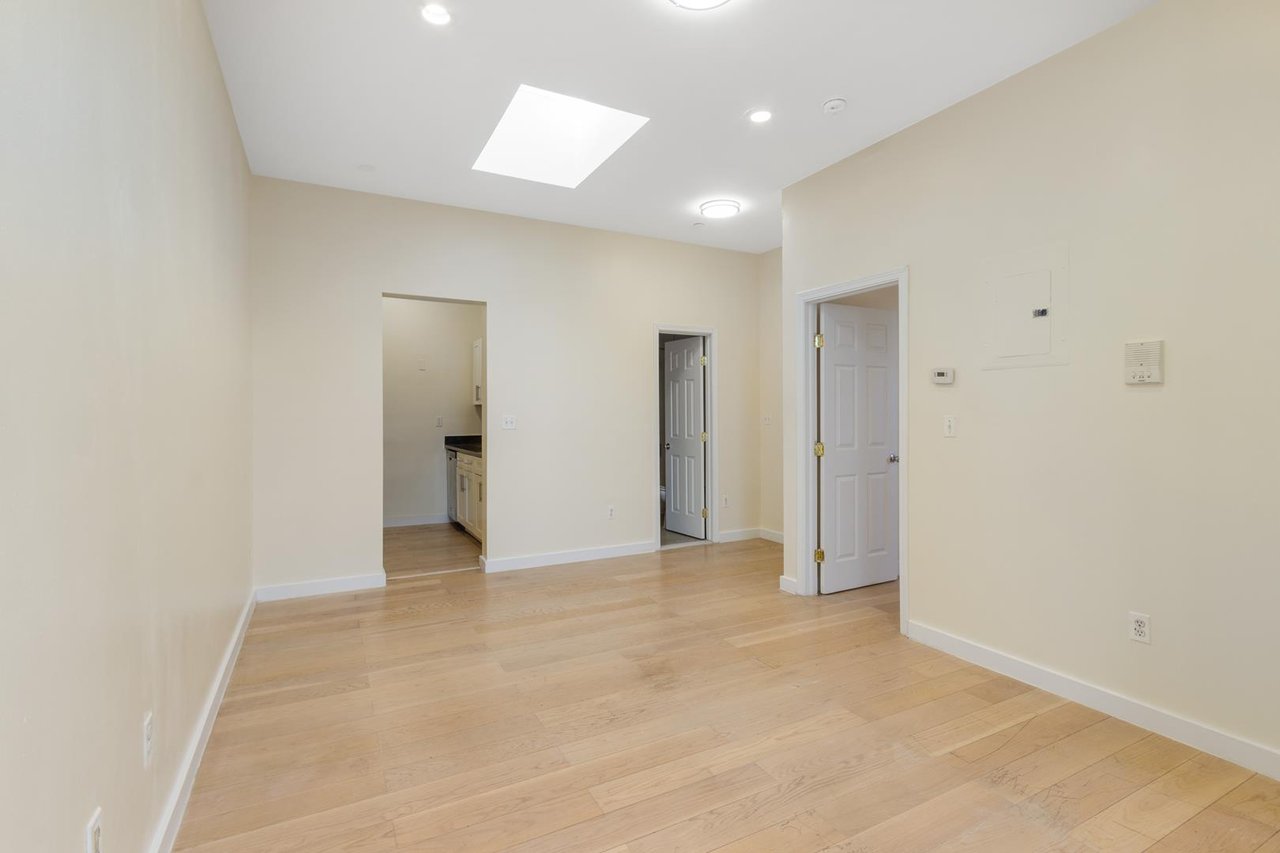 669 East 21st Street, Apt 4-R