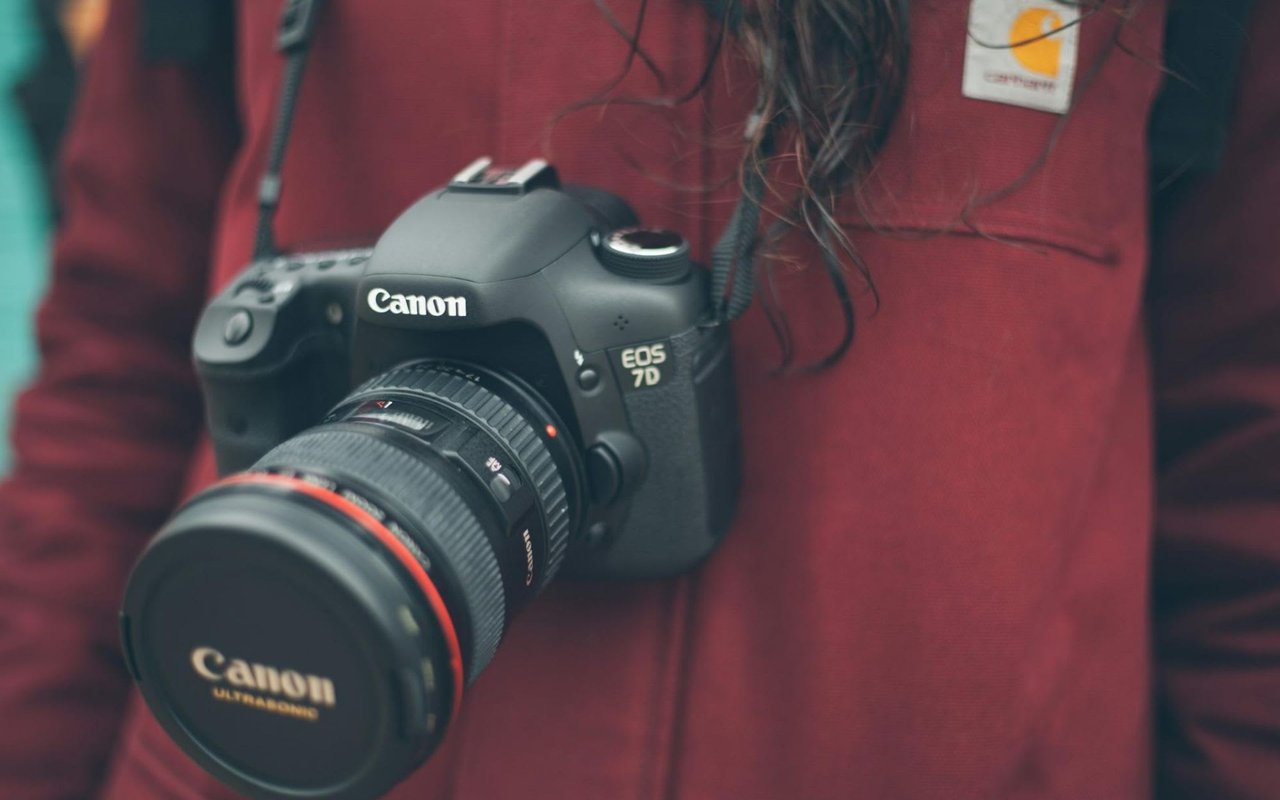 How to Take Pictures of Your House to Sell