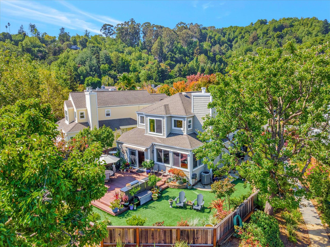 17 Crystal Creek Ct