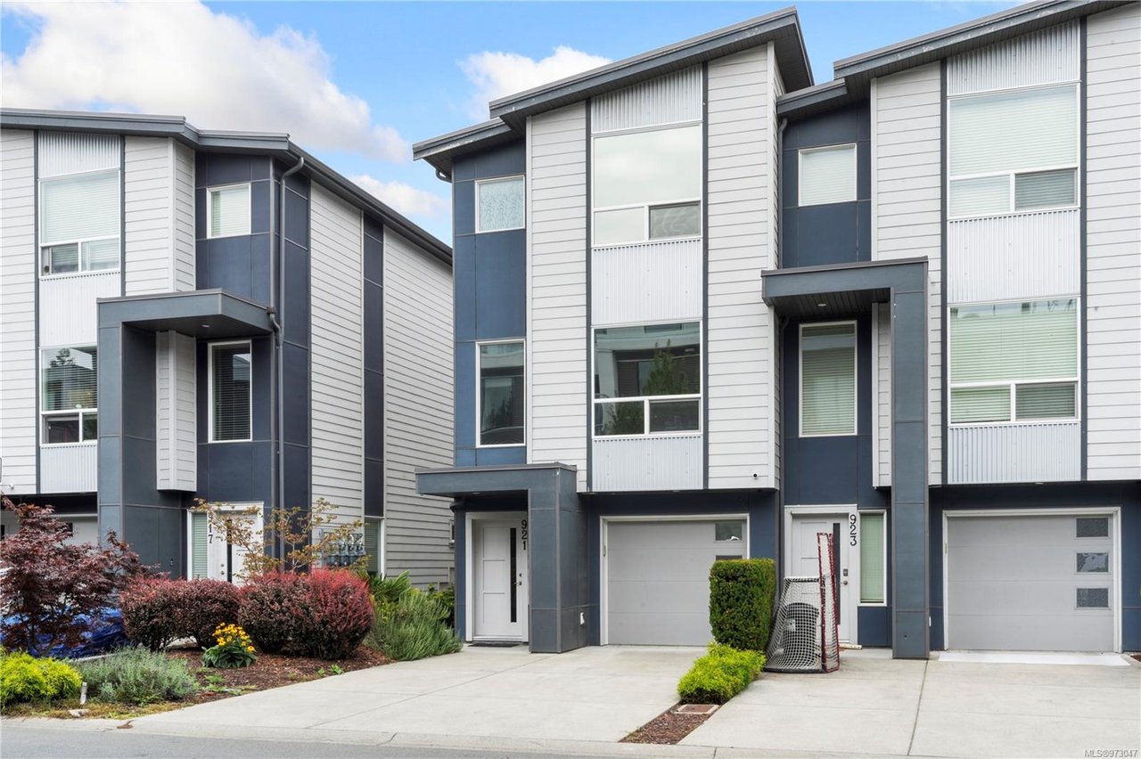 921 Whirlaway Cres