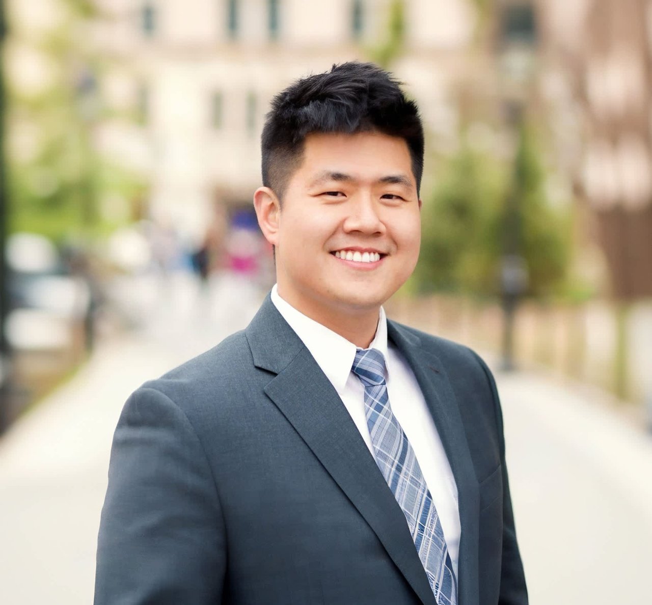 Marshal Li New York, NY Real Estate Agent Headshot