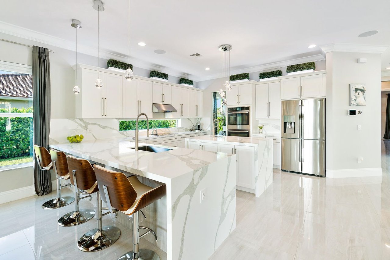 7643 Maywood Crest Dr