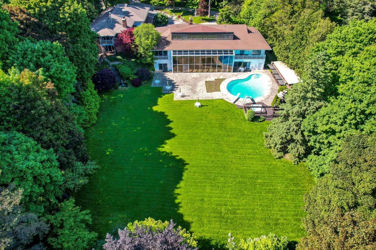 Sprawling Ravine Estate 