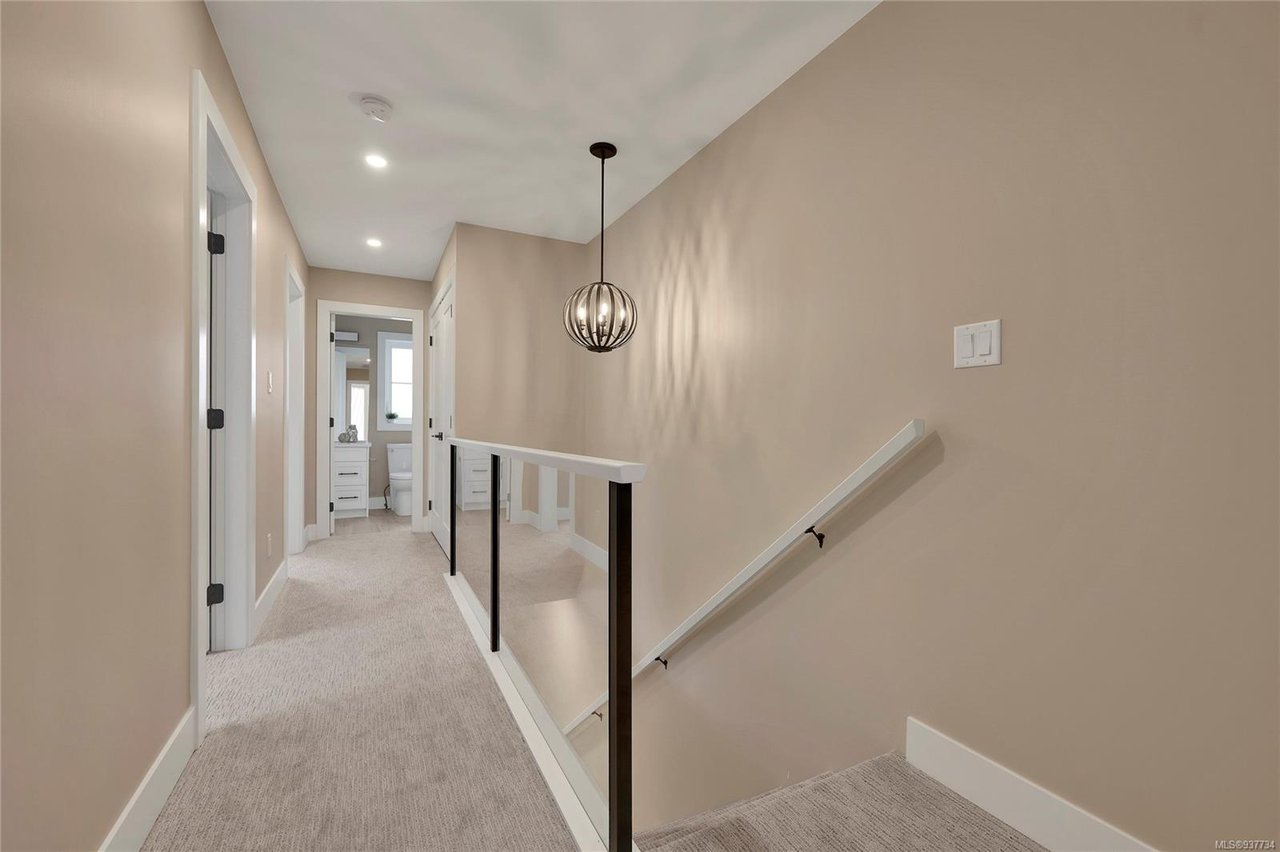 1-1048 Tillicum Rd, Esquimalt