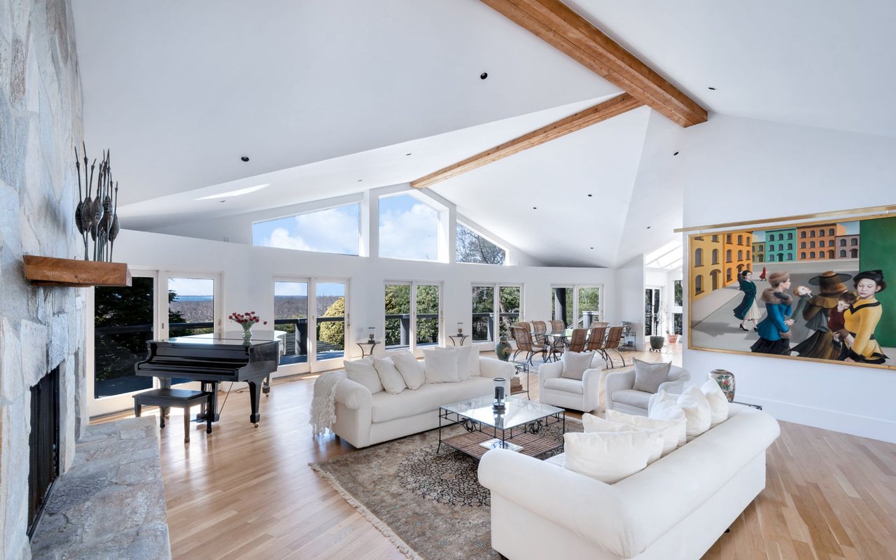 14 Water Mill Heights Dr