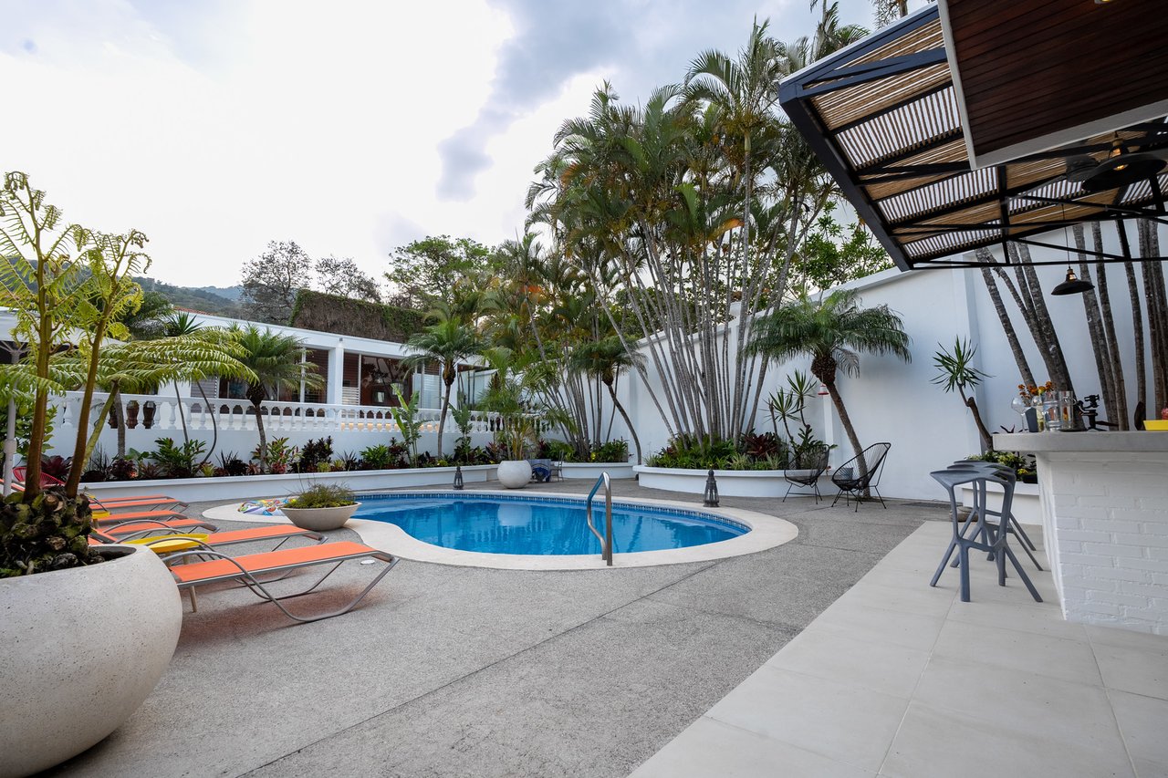 Designer Estate With Sauna, Escazu, San Jose