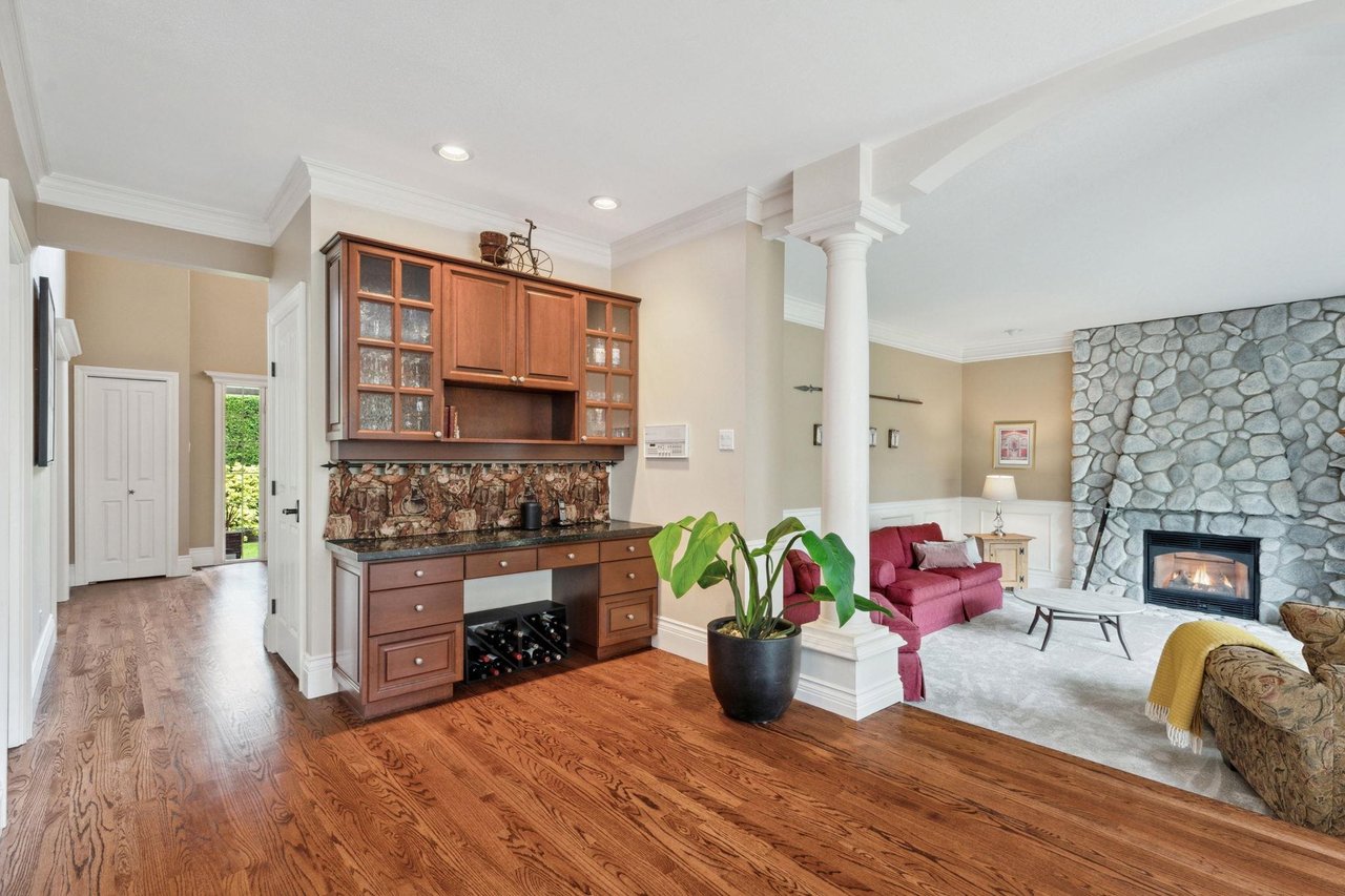 3251 144 St