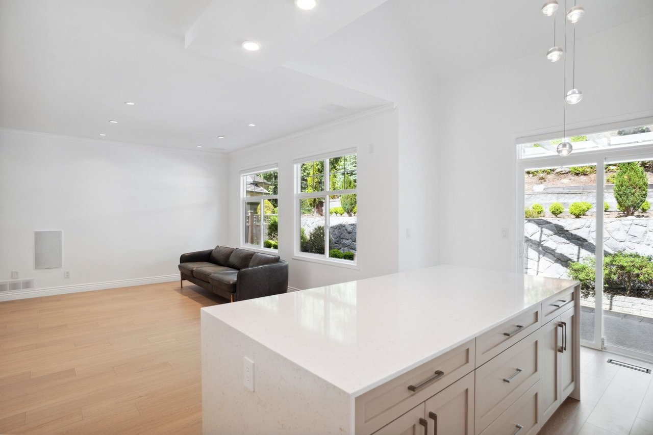 1699 Arbutus Pl