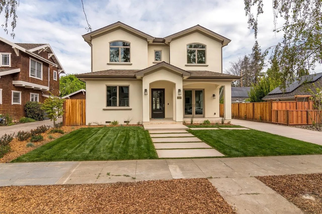 1049 Fairview Ave