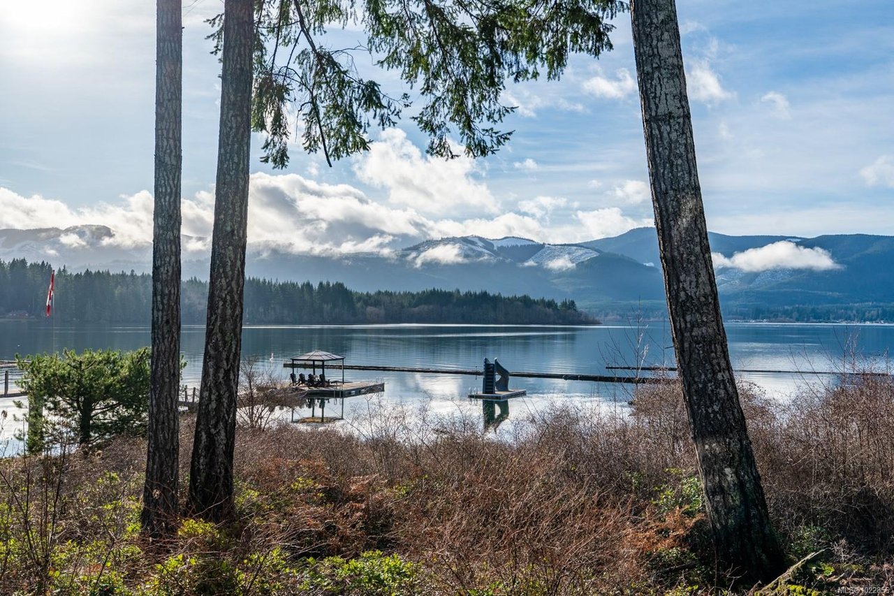 7364 Lakefront Dr, Lake Cowichan