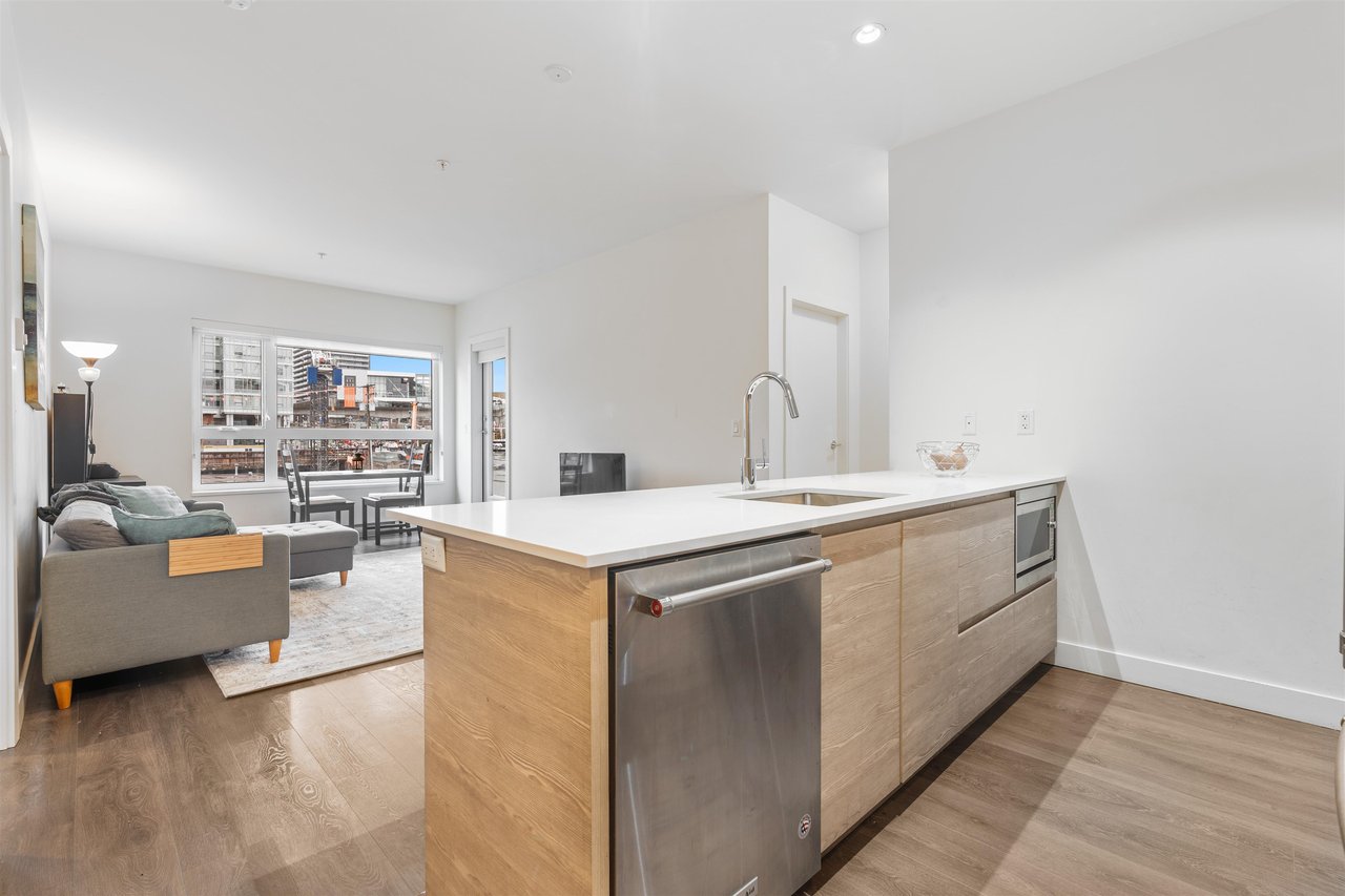304-4468 Dawson St