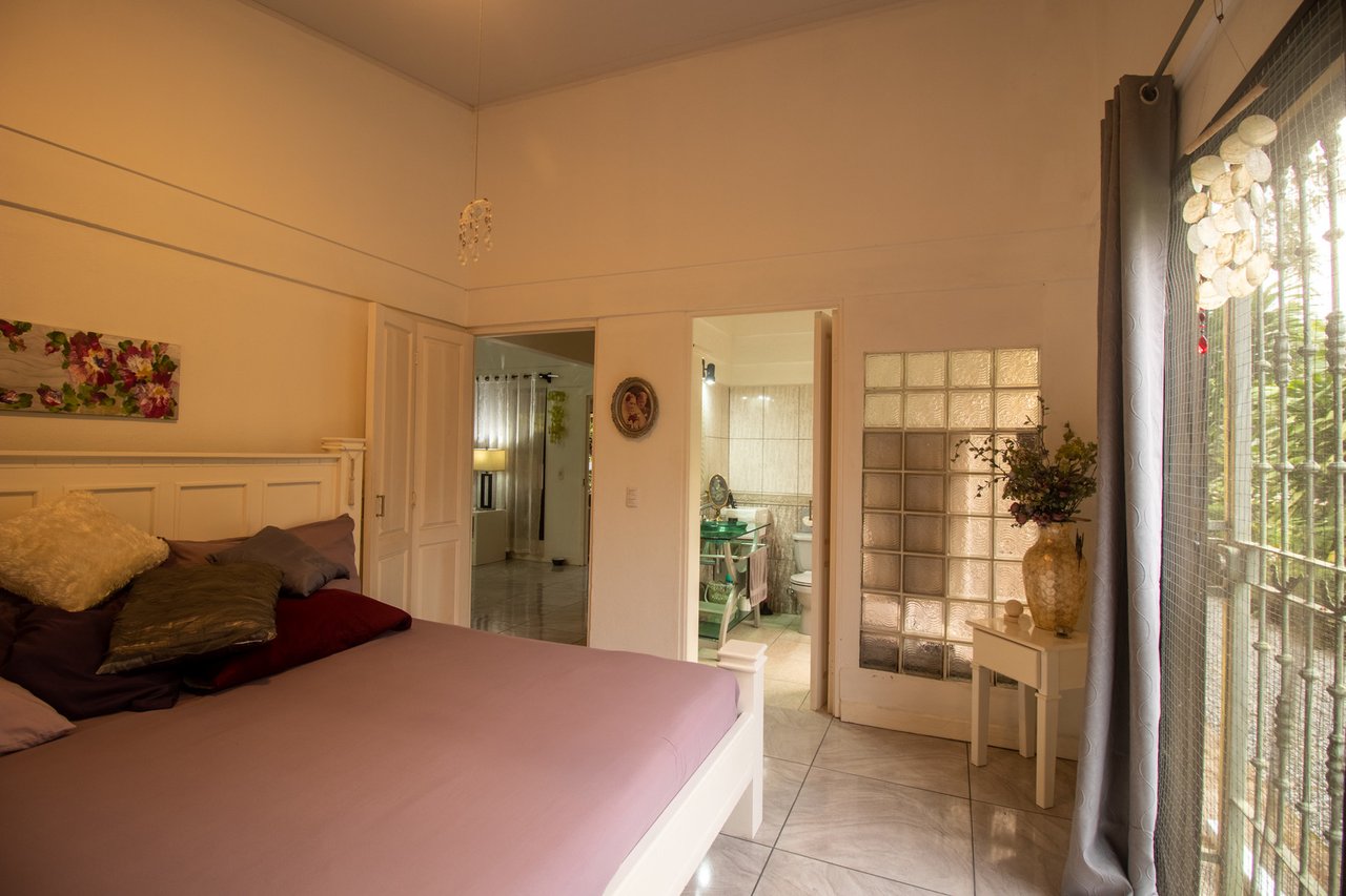 Mountain Home with Guest Cabin, Dominical, Puntarenas
