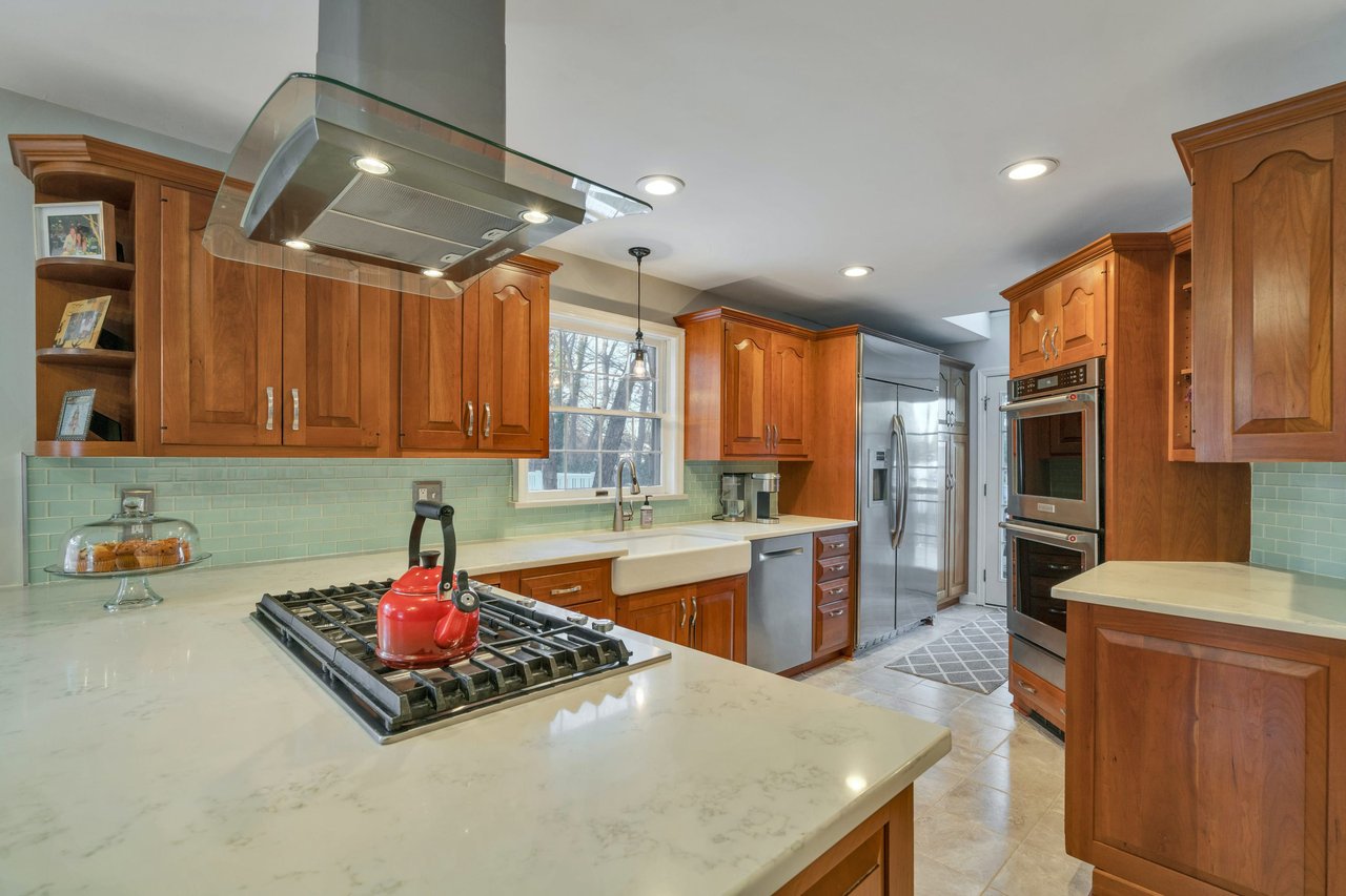 8 Hollywood Place