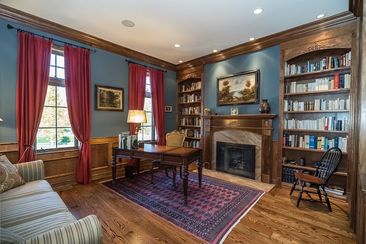 Carefree Luxury Living in Ladue Schools