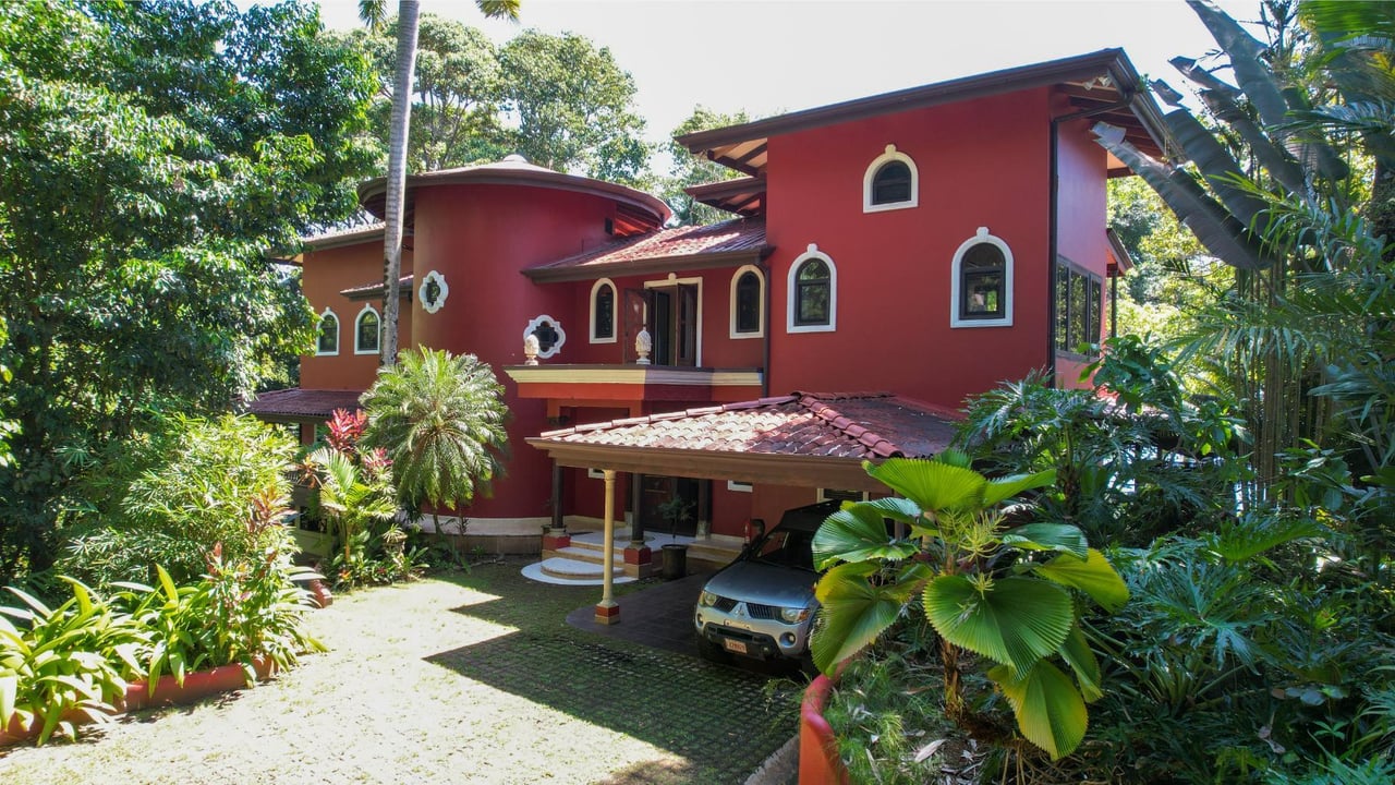 Colonial Oceanfront Estate, Dominical, Puntarenas