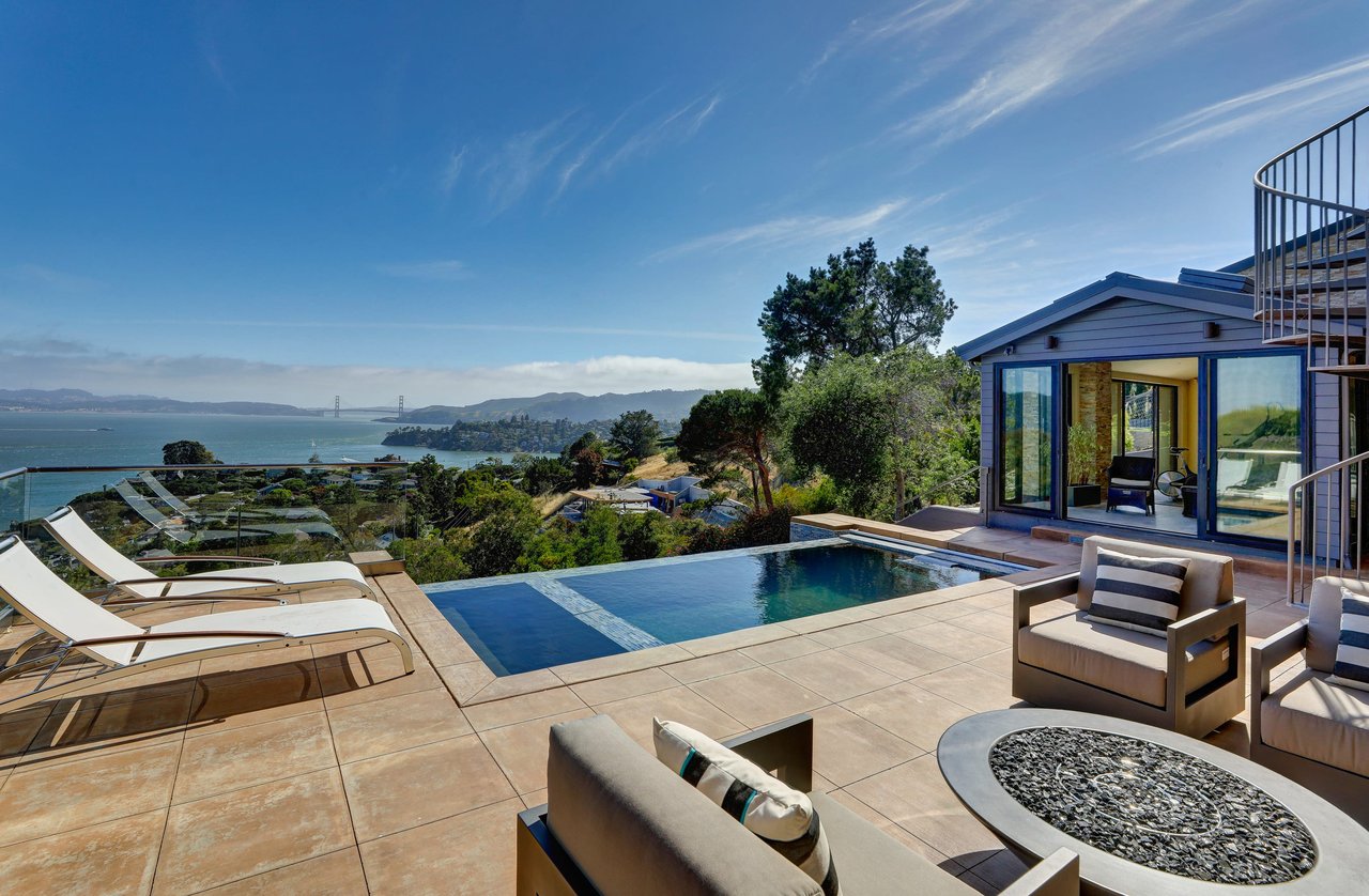 State of the Art Contemporary Retreat with World Class Views