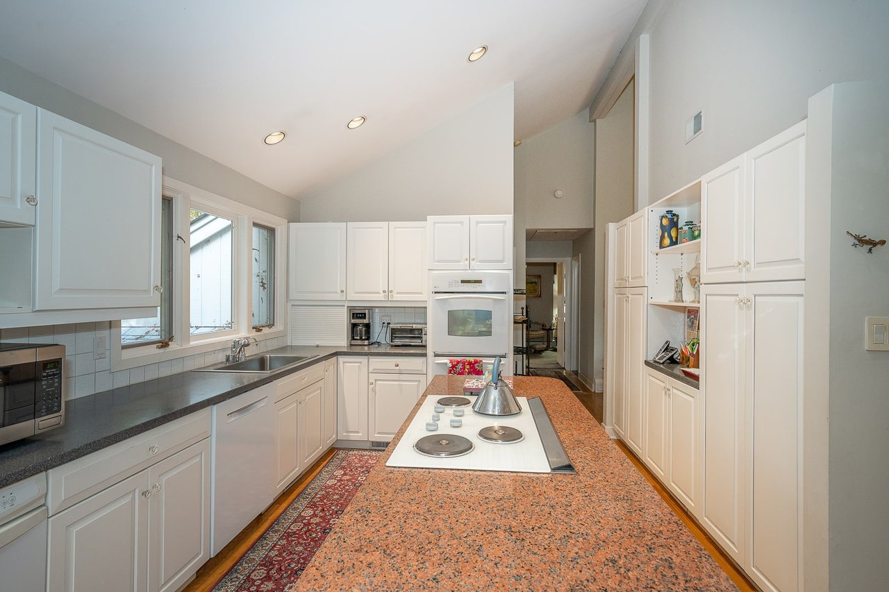 334 Malin Rd