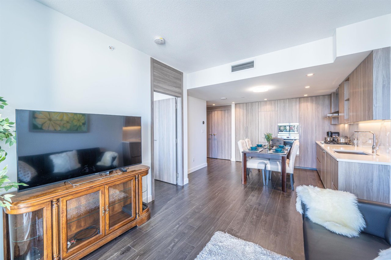 1206-9887 Whalley Blvd