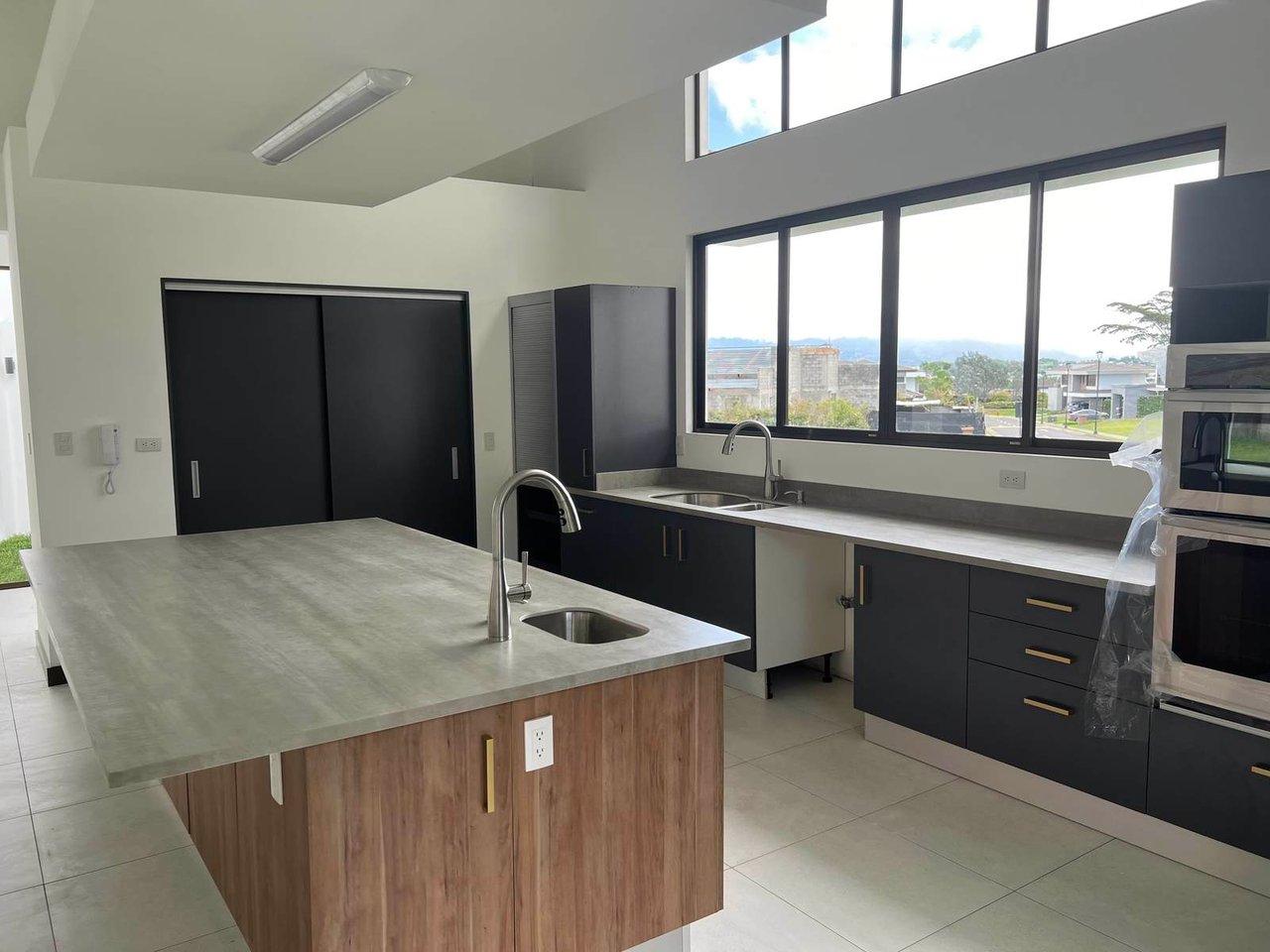 Minimalist Inner Patio Home, Curridabat, San Jose