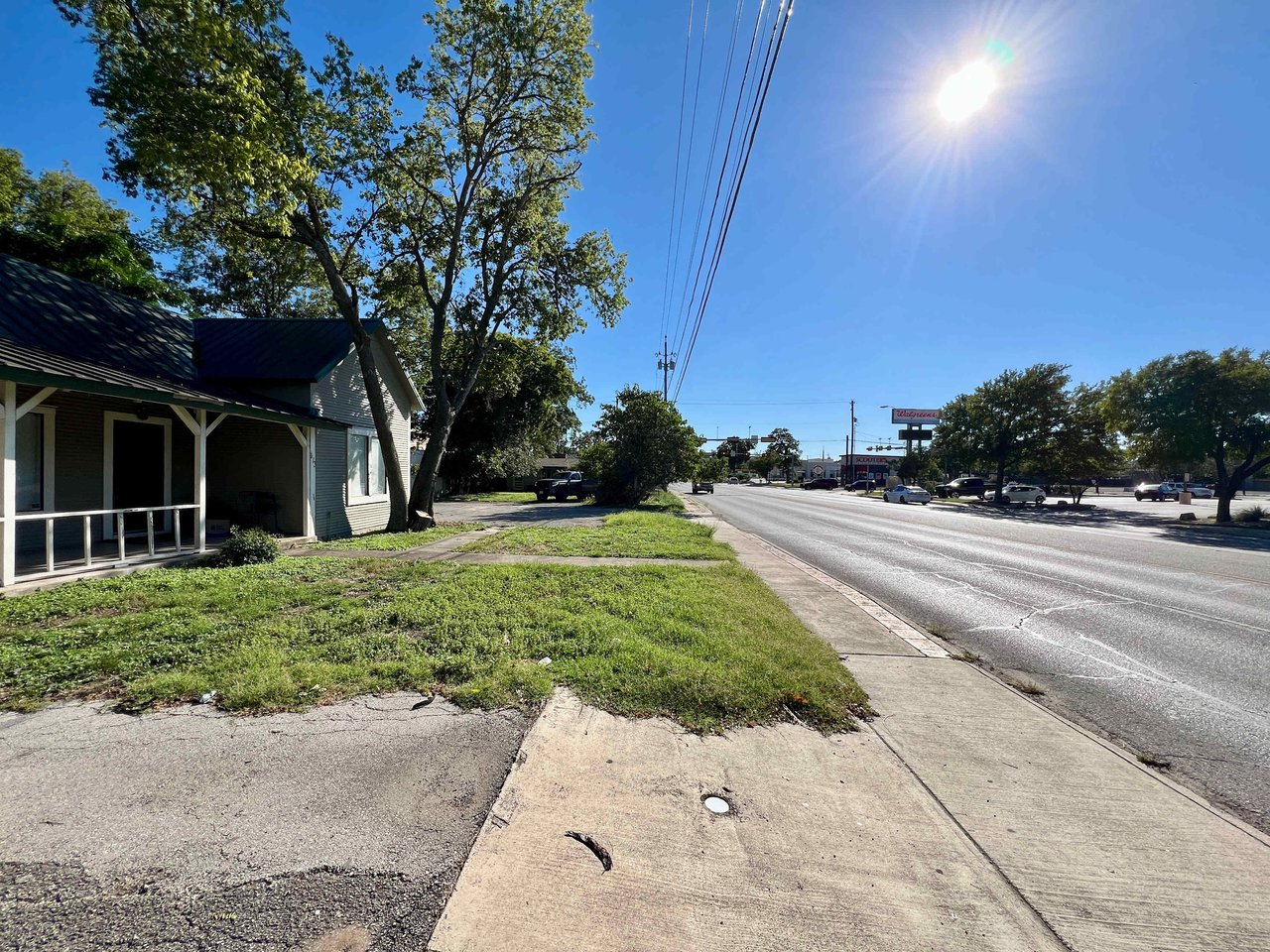 Sidney Baker & Jefferson- PRIME CORNER LOT in Kerrville 