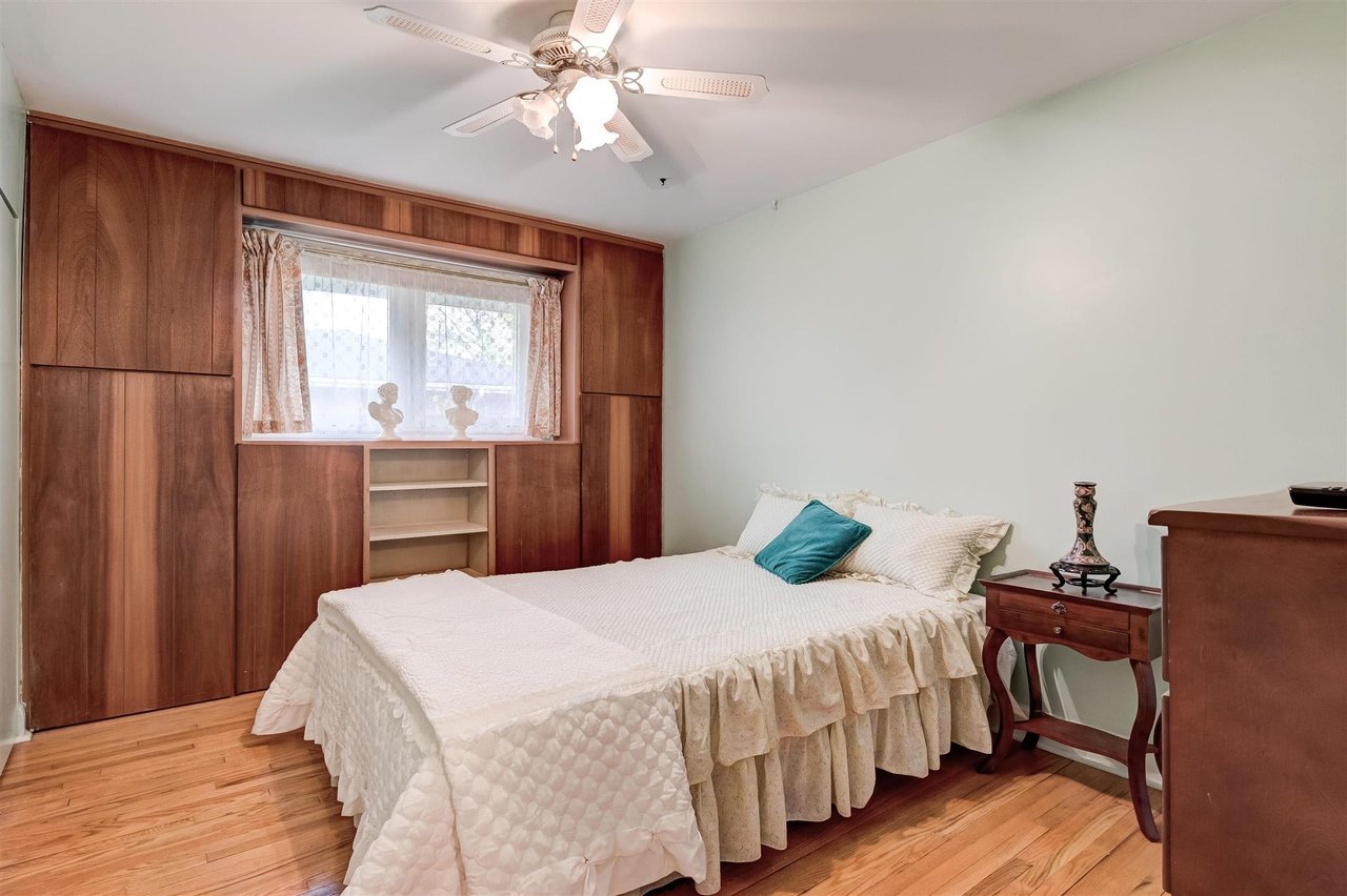 240 Chine Dr