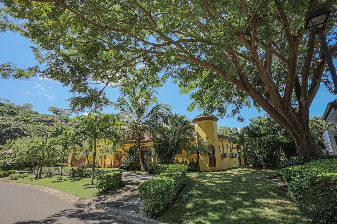 Casa Osos: 3 Bedroom Home in Pacifico Surrounded by Lush Tropical Greeney