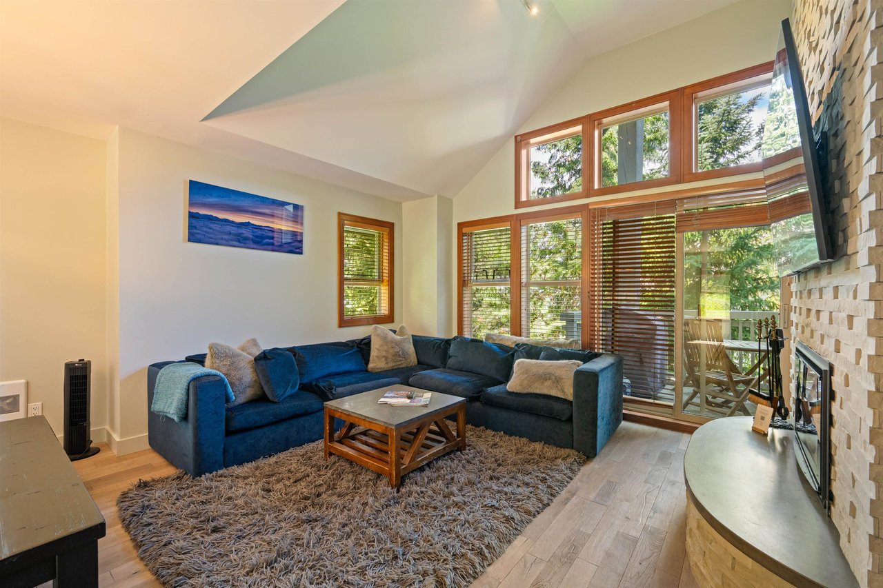 4-4661 Blackcomb Wy