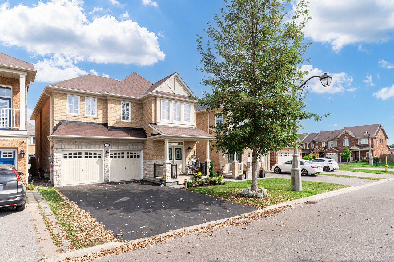 101 Fernglen Crescent