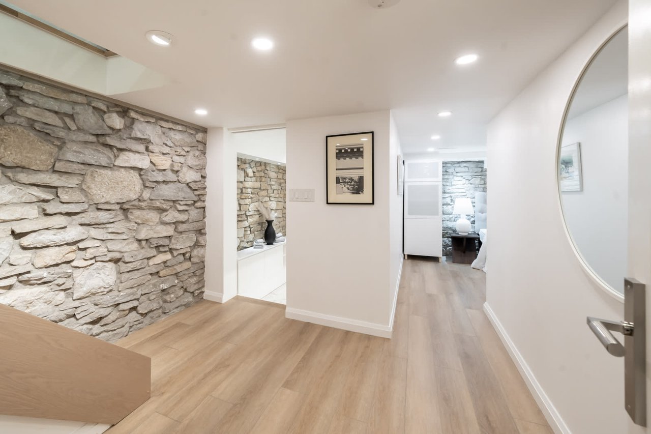 223 Indian Rd Cres