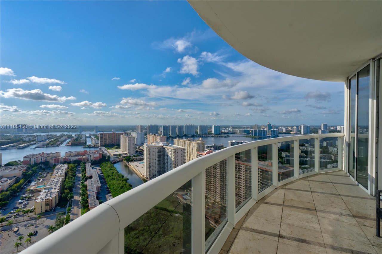 17201 Collins Ave #3708 Sunny Isles FL
