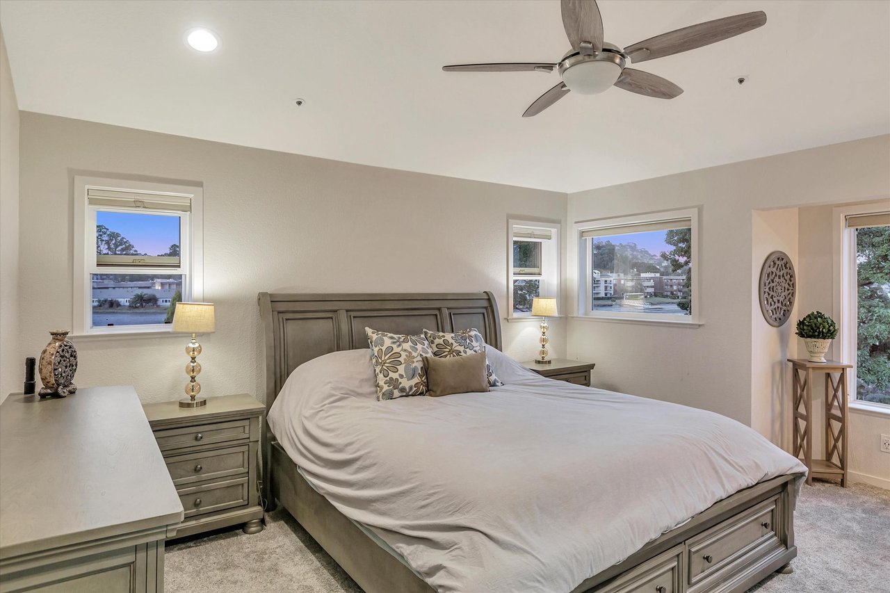 17 Crystal Creek Ct