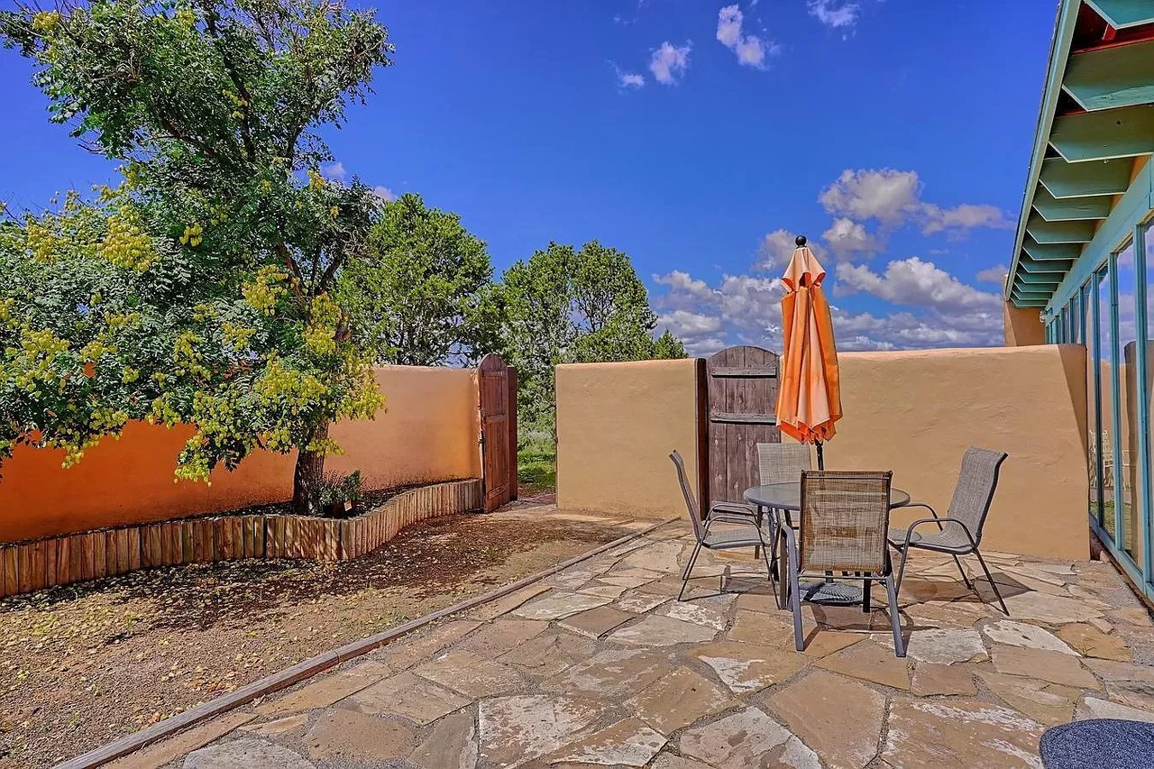 28 Alondra Rd