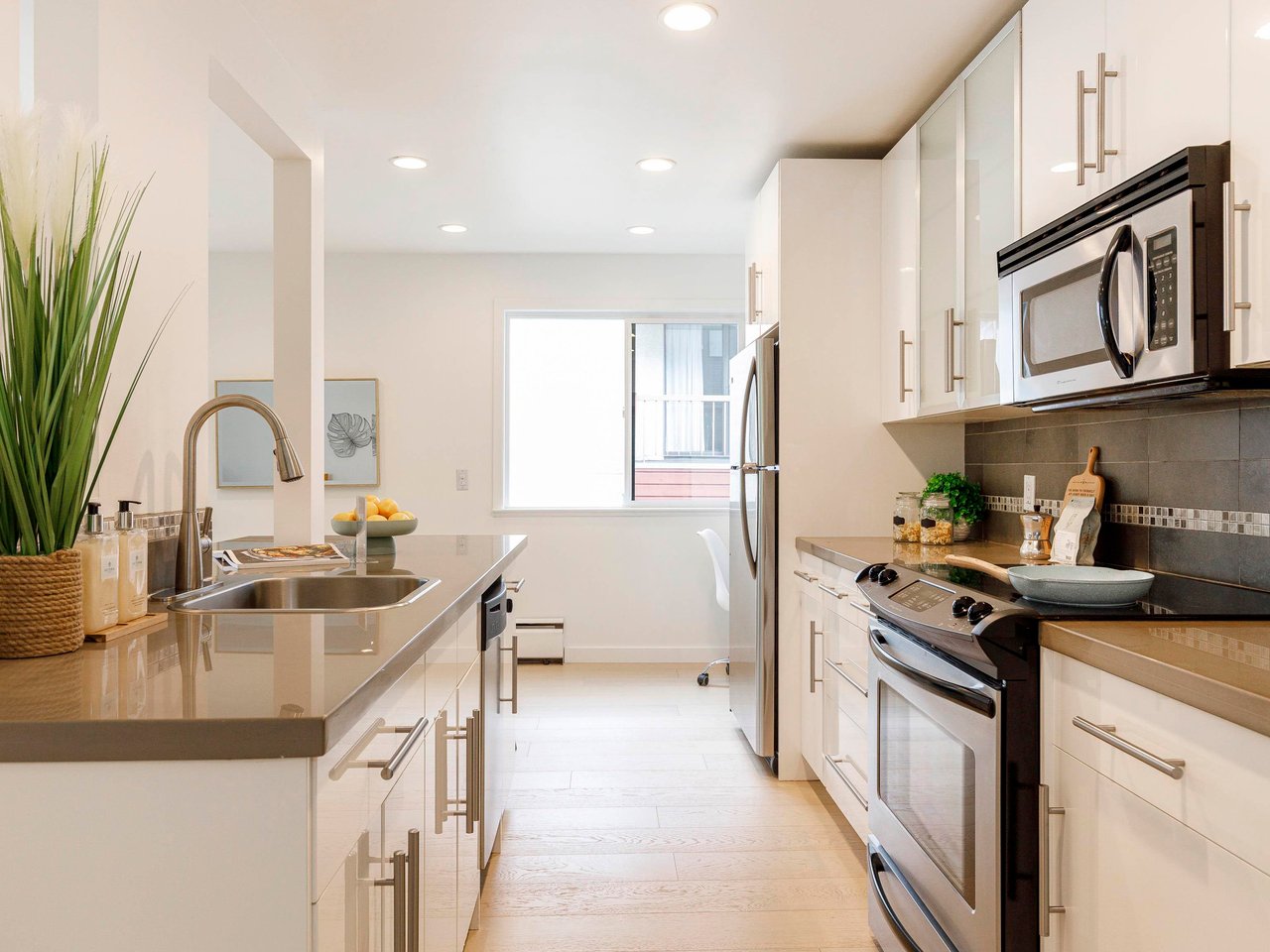 204-2770 Burrard St