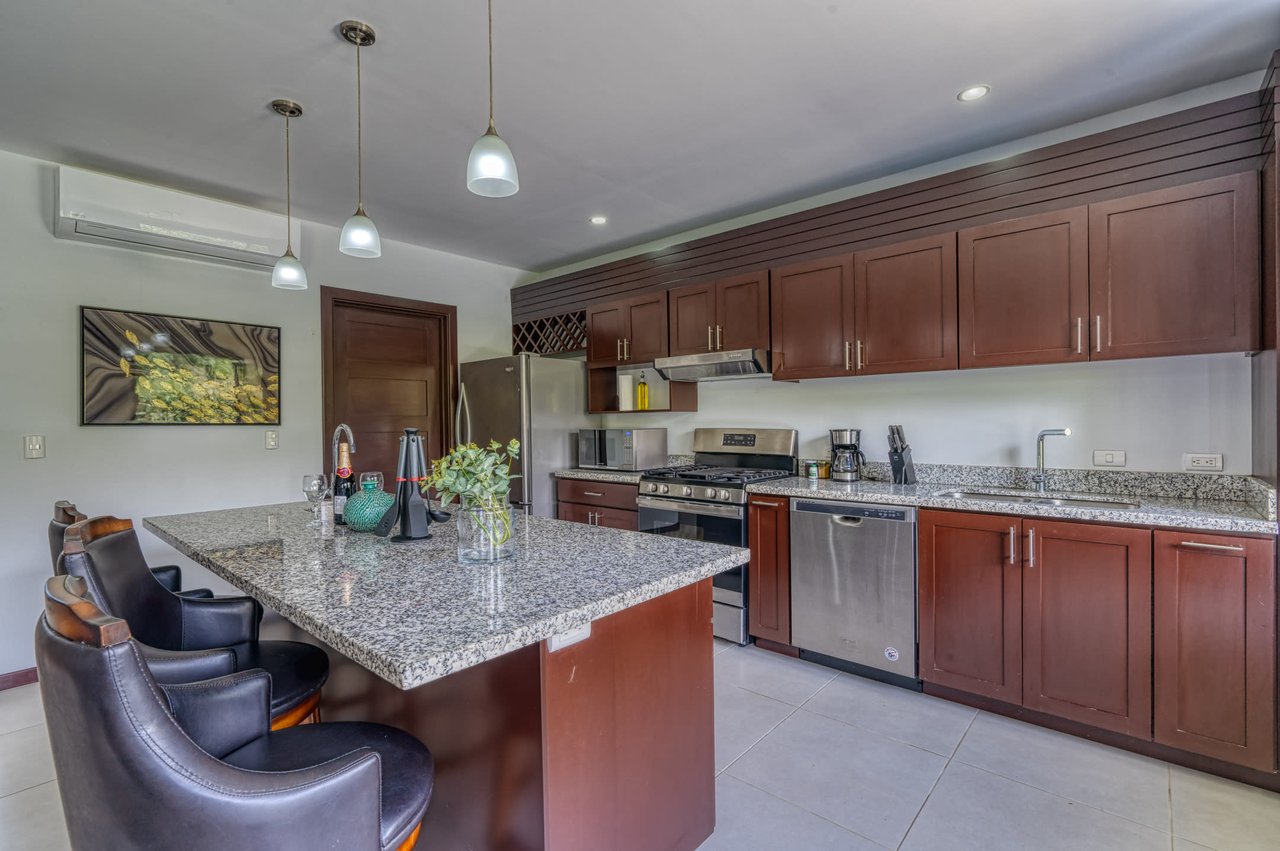 3 BEDROOM MODERN HOME WITH POOL WALKING DISTANCE TO EVERYTHING IN UVITA