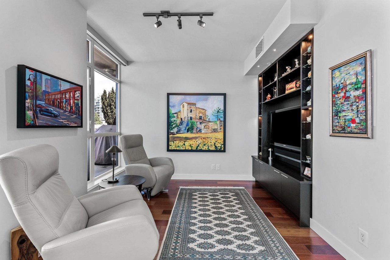608-100 E Esplanade Ave