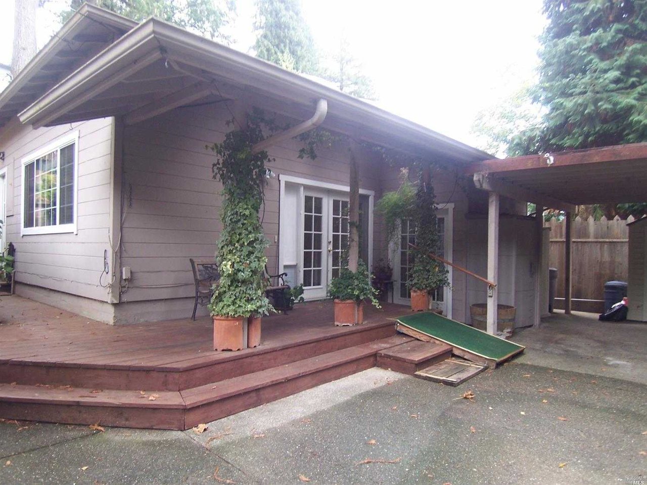 14212 Woodland Dr