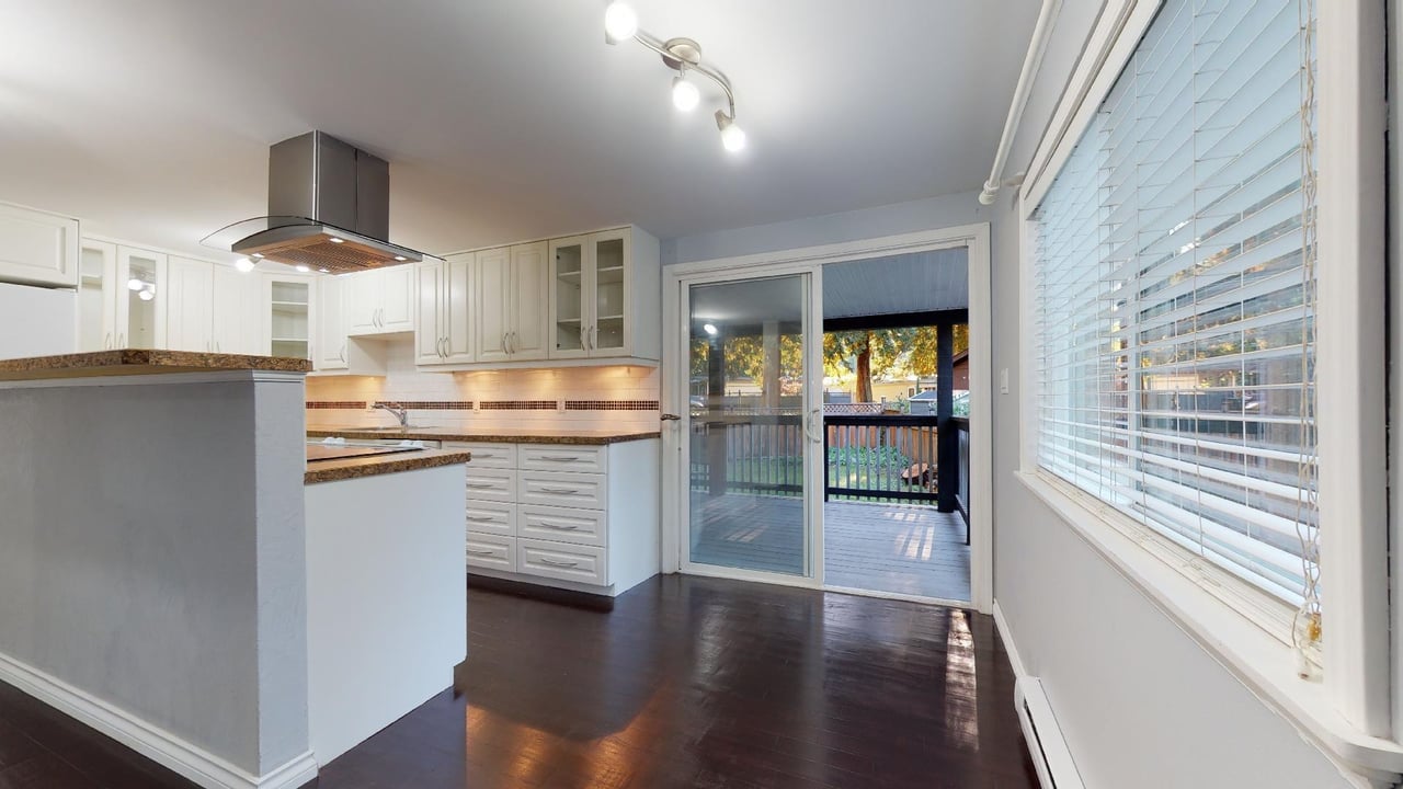 230-1830 Mamquam Rd