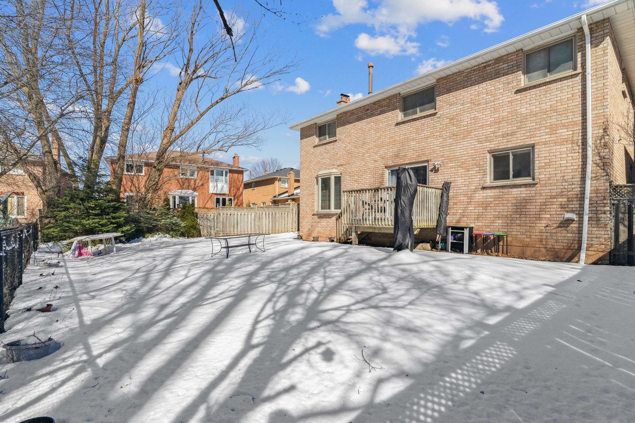 Executive home backing onto ravine