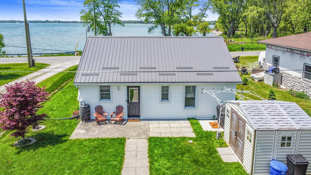 FAMILY LAKE HOUSE